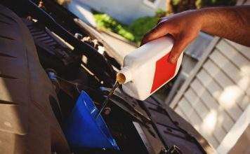 Чи потрібно промивати двигун при зміні масла і як це краще робити?