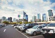 Зимова стоянка автомобіля.