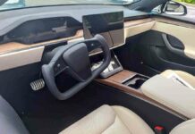 Журналісти розкритикували штурвал на новій tesla model s: плюс всього один