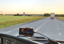 У росії почнуть доставляти вантажі на безпілотних вантажівках mercedes-benz