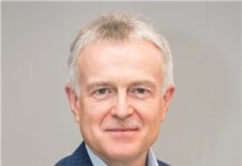 Автомобілі з гібридними силовими установками дороги у виробництві, на них не поширюються митні пільги, а для їх локалізації необхідний масовий попит, чого у нас не спостерігається і не очікується в перспективі. Так що hv в росії, якщо говорити про послідовних і підзаряджаються гібридах, ще довго будуть залишатися екзотикою