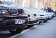 Українці продовжують масово розмитнювати «євробляхи»