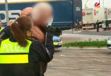 У німеччині на а2 поліція жорстко затримувала водія вантажівки з білорусі. Ніхто не зрозумів, чому він поводився агресивно