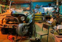 Відремонтувати машину дешево: як викручуються провінційні автовласники і столичні водії