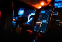 Чому водії воліють смартфон штатної навігації? відповідь експерта