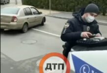 Водій зняв на телефон, як поліцейський порушує правила, та отримав за це штраф