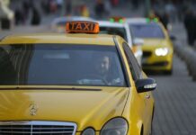 Чому в потоці потрібно триматися подалі від автомобілів таксі