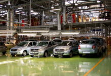 Україна продовжила заборону на ввезення російських автомобілів