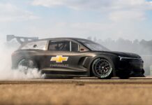 Електричний майбутній NASCAR: коли блискавка битиметься з традицією