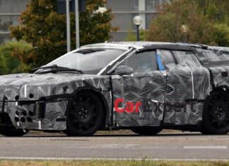 Перший Ferrari EV нарешті з’являється у власній шкірі