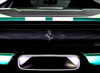 Ferrari попереджає шістьох власників припинити їздити на своїх дорогих суперкарах