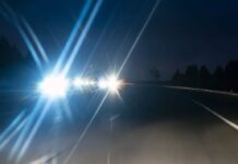 Фари вашого автомобіля занадто яскраві? Велика Британія запровадить перевірки, щоб запобігти осліпленню водіїв