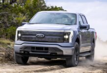 Ford розмірковує про долю F-150 Lightning на тлі уповільнення продажів і труднощів з виробництвом