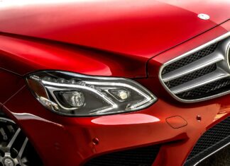 Sprzedaż samochodów luksusowych ukarany grzywną w wysokości 843 000 dolarów za oszukańcze programy sprzedaży