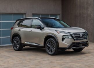 Nissan stahuje více než 318 000 nečestných SUV kvůli problému s ovládáním plynu