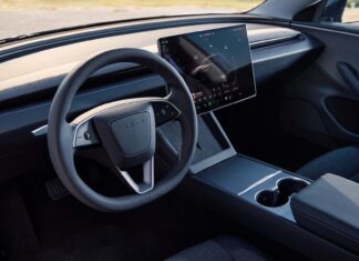 Tesla mění názvy „Autopilot“ a „Full Self-Driving“ pod tlakem kalifornských regulačních orgánů