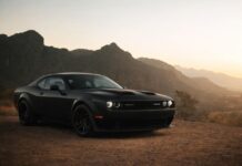 Оренда Dodge Challenger у Дубаї: Посібник для британських водіїв на 2026 рік