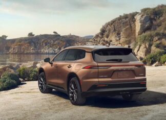 Toyota Crown Signia: Разумная альтернатива Lexus NX