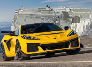 Розвінчано міф про механічну коробку передач в Corvette: ніякого “хутра” для C8