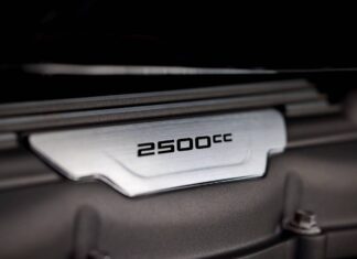 Triumph Rocket 3 GT: Redefiniendo el Power Cruiser con escala y comodidad inigualables