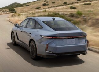 2026 Lexus ES: Gas vs Elettrico