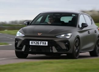 El Cupra León 190 por el precio de un sedán de gama media